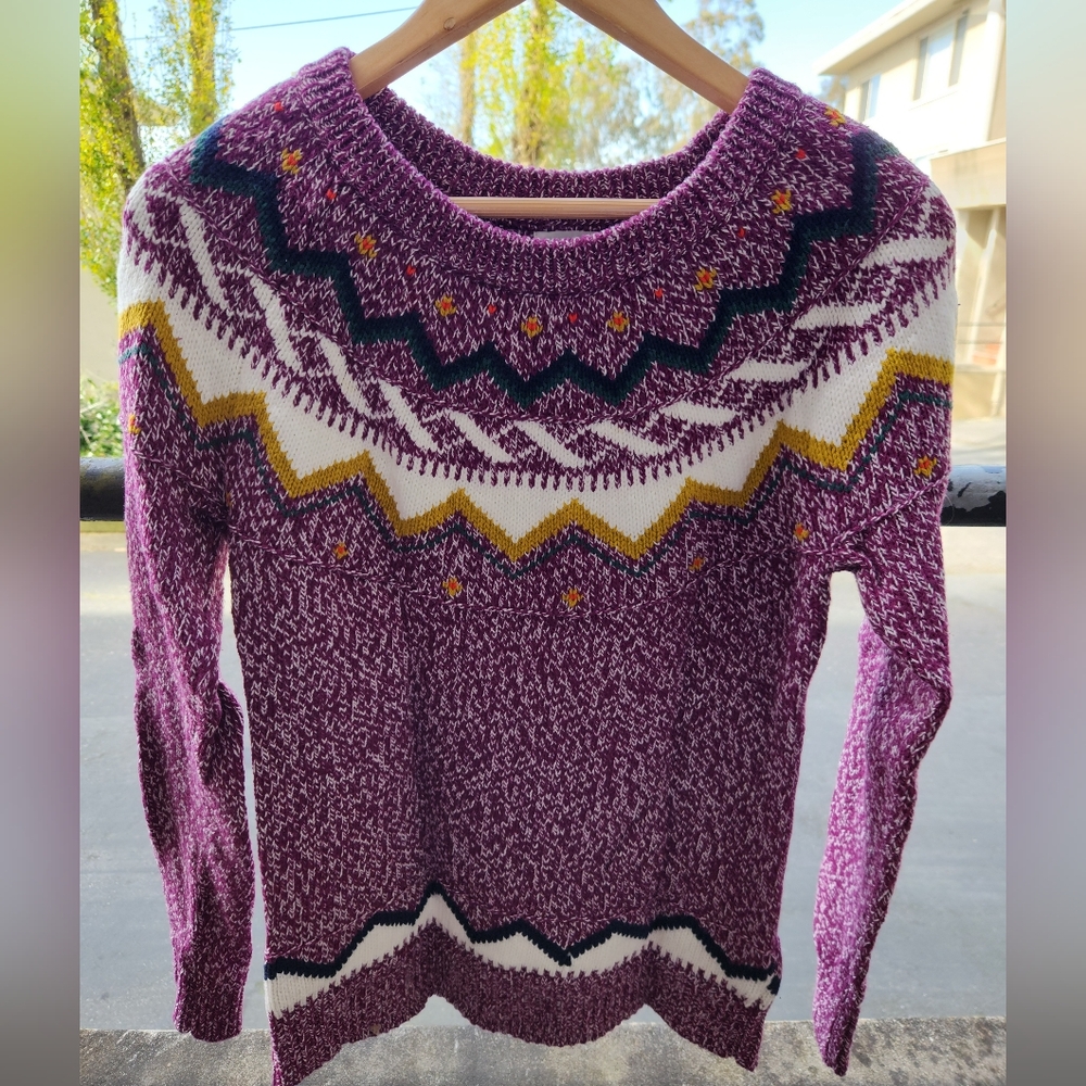 NEW Old Navy Purple cotton/acrylic sweater with gorgeous design.
